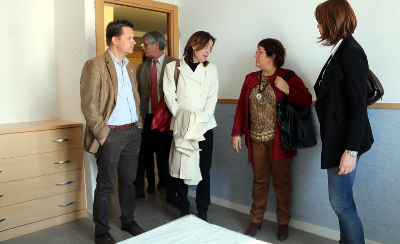 Visita al nou centre d'acollida de menors de Puig d'en Roca per part de la consellera Bassa. Les fotos són de l'ACN.