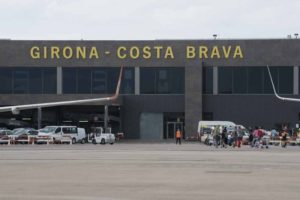 Una dècada més tard, l’Aeroport de Girona continua amb una dependència absoluta de Ryanair i un 80% de passatgers menys