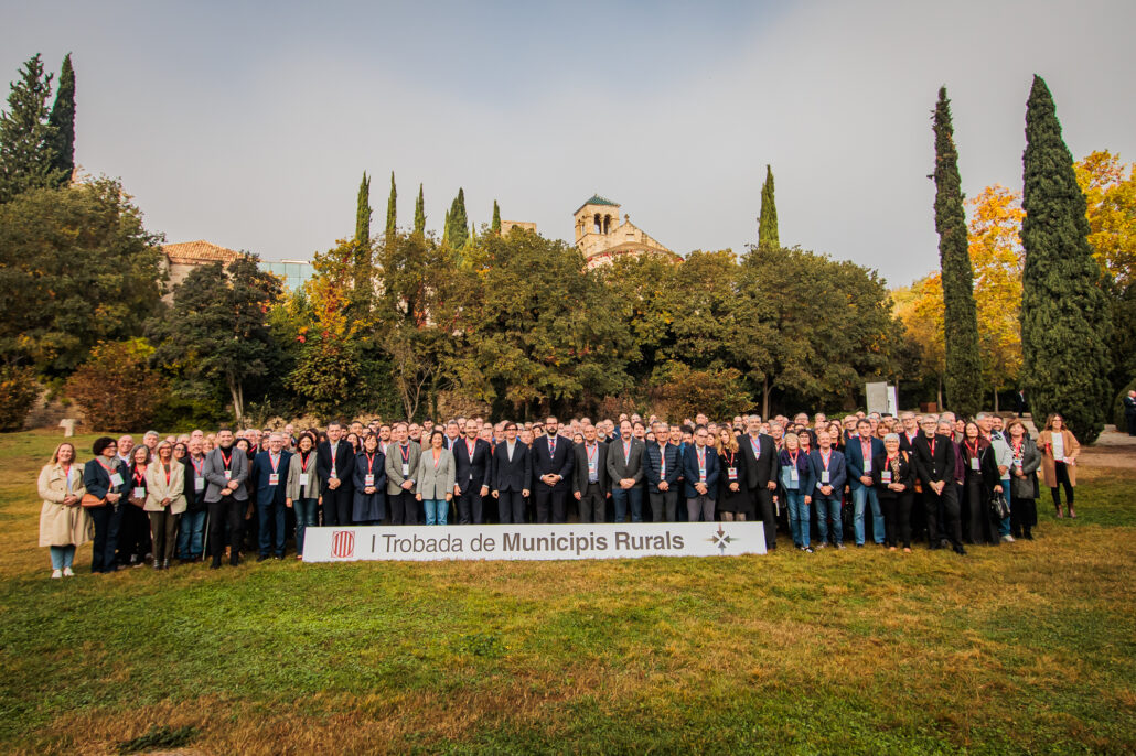 Foto de familia de la I Trobada de Municipis Rurals