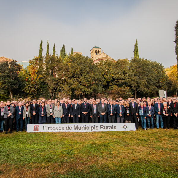 Foto de familia de la I Trobada de Municipis Rurals