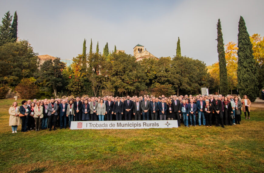 Foto de familia de la I Trobada de Municipis Rurals
