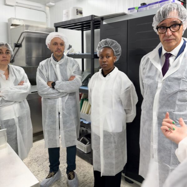 Visita-obrador-BioDrissa-20-de-juny. Salvador Illa i Sílvia Paneque