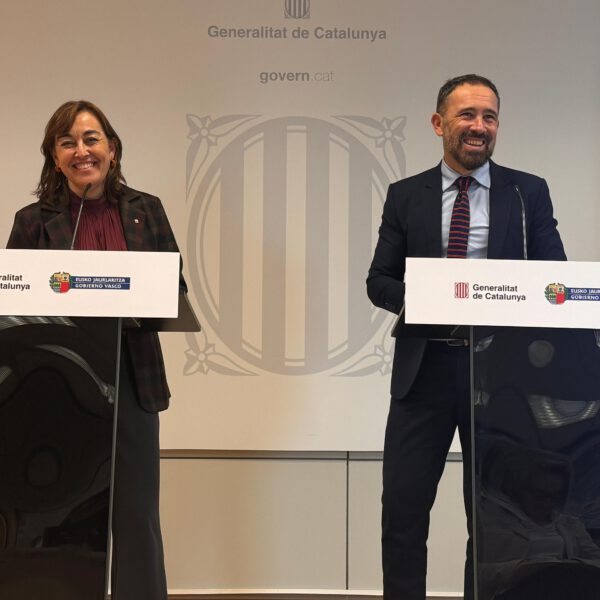 Roda de premsa amb el consejero Denis Itxaso