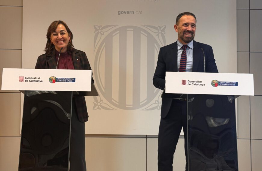 Roda de premsa amb el consejero Denis Itxaso